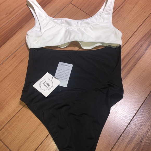 Solid &Striped SWIM TEAM The Natasha
Msrp $168 - Picture 4 of 5